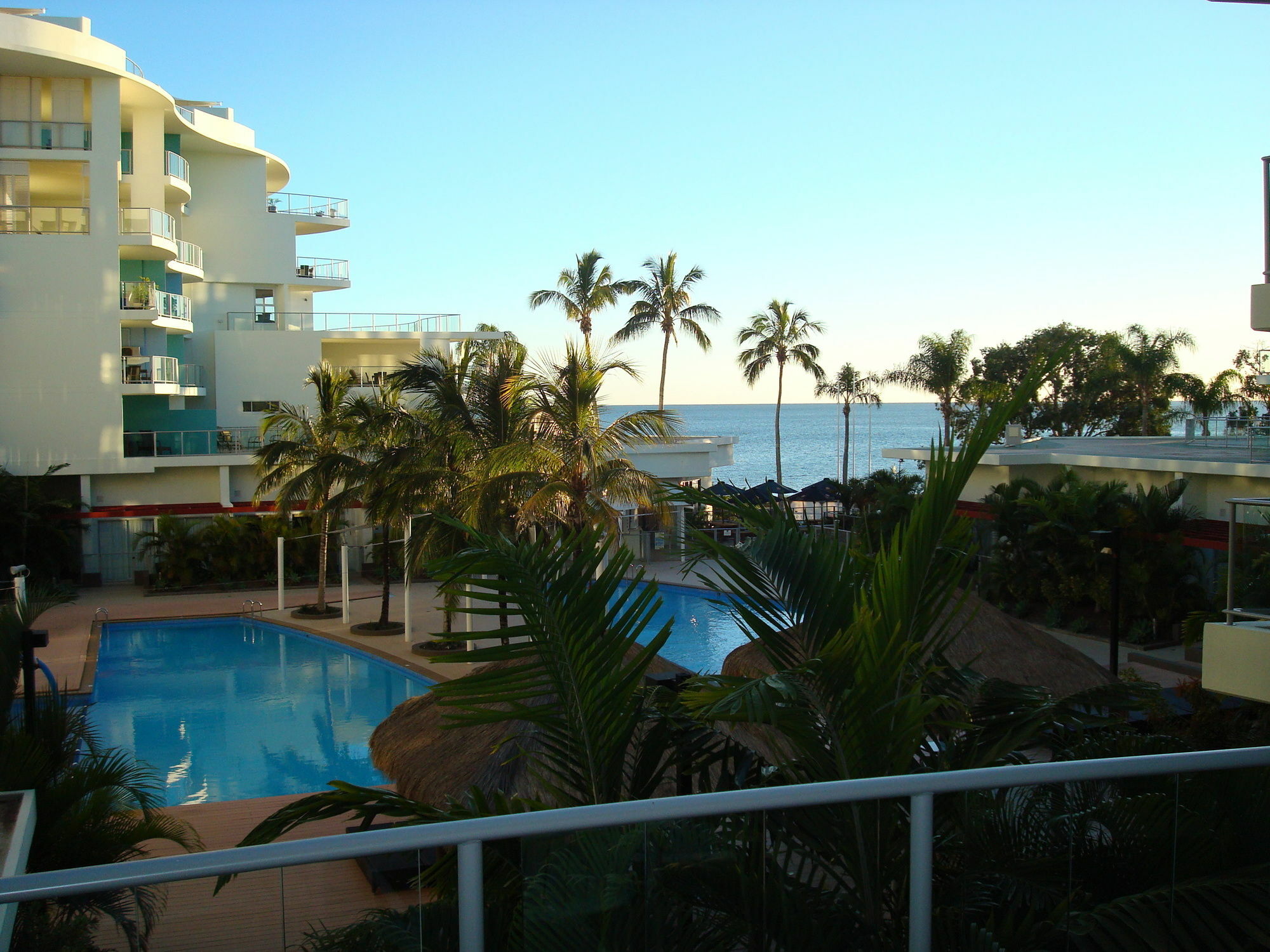 Pier Resort Apartamentos Urangan Exterior foto